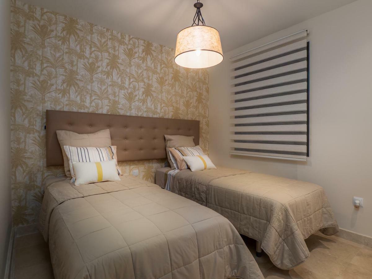 Amazing Two Bedroom Apartment In Los Flamingos, Marbella Estepona Eksteriør billede